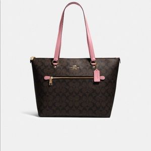 NWT Coach Gallery Tote In Signature Canvas